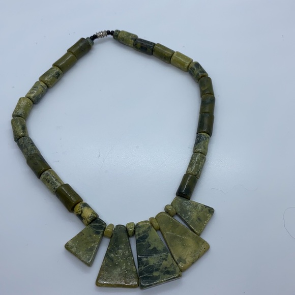 Geometric jade necklace - Picture 3 of 3